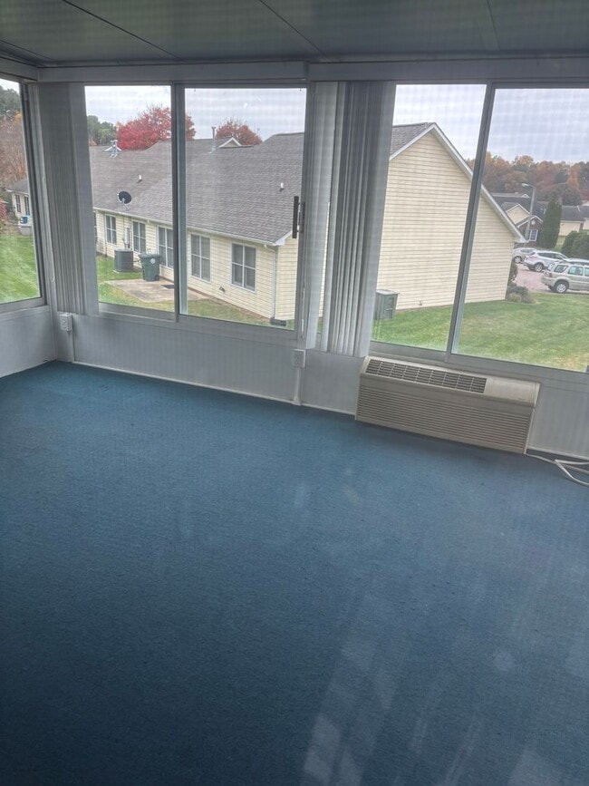 Building Photo - 2 Bedroom Salisbury Home