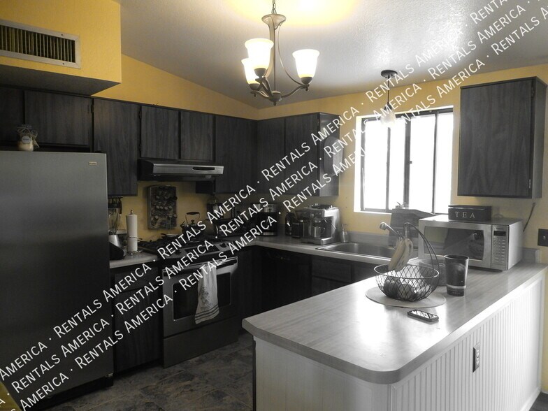 Building Photo - 9801 E Nicaragua Pl