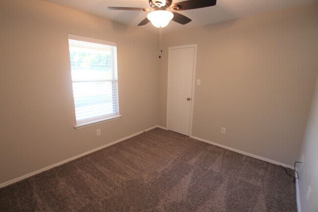 Building Photo - Coming Soon! Updated 3 Bedroom, 2 Bathroom home in Whitehouse ISD!