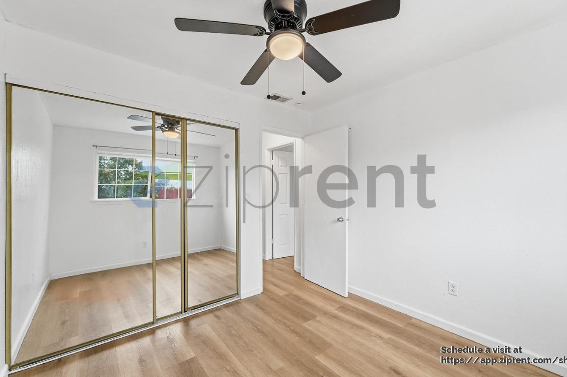 Building Photo - 1657 Knickerbocker Dr