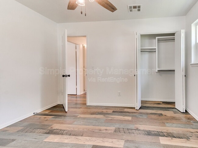 Building Photo - 2401 Fedderson Dr