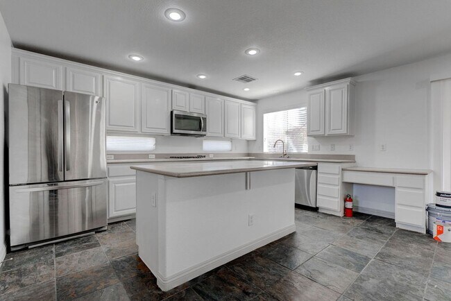 Building Photo - 9931 Rockside Ave