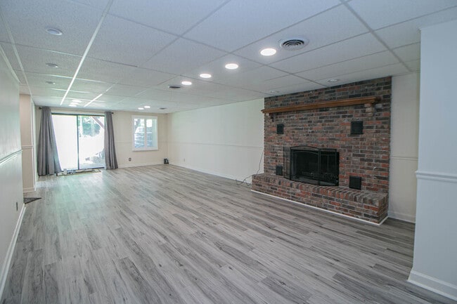 Building Photo - 815 Shady Bluff Trail