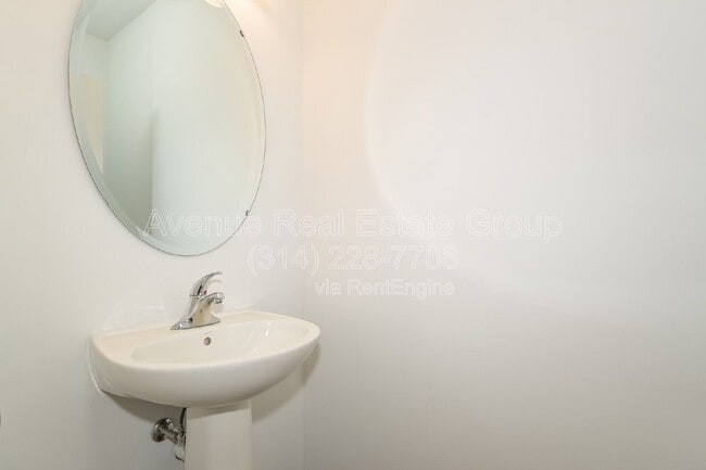 Building Photo - 608 Highland Pr Dr