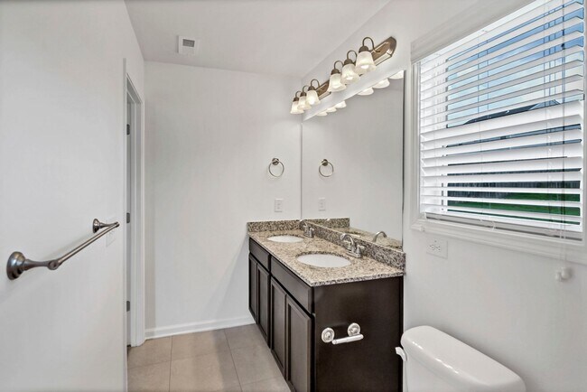 Building Photo - 3 bedroom 2 bath home for rent!