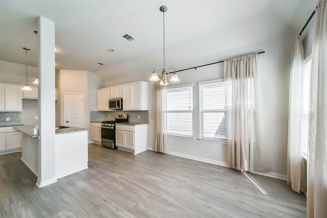 Building Photo - 13030 Laura Lake Dr