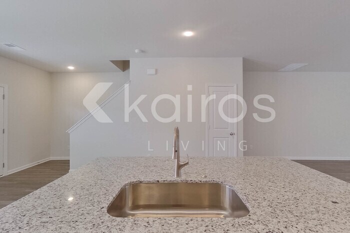 Building Photo - 2553 Banyan Cir