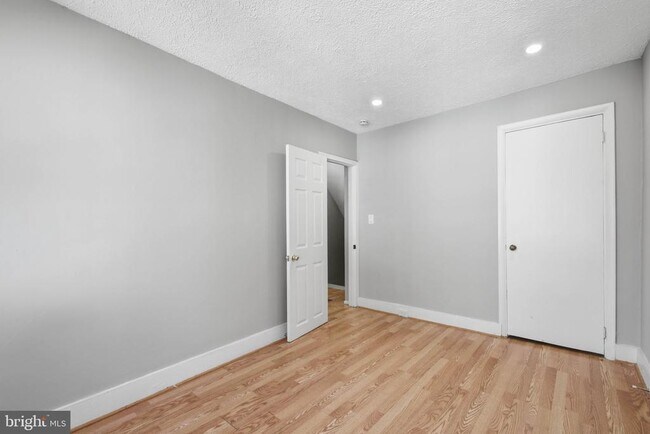 Building Photo - 624 Poplar St