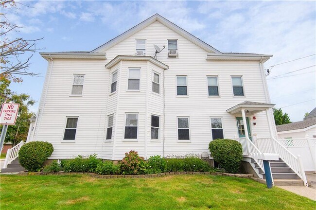 Building Photo - 455 Child St