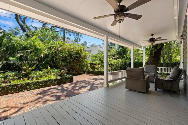 Building Photo - 3003 W Villa Rosa Park