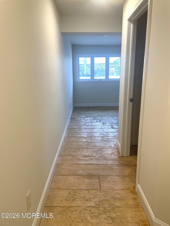 Building Photo - 16 Lake Ave