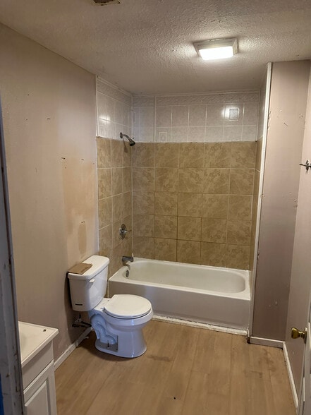 Building Photo - 618 Israel Rd