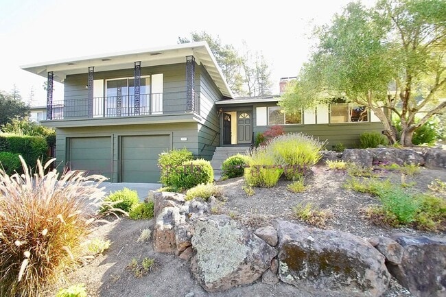 Building Photo - 1732 Las Gallinas Ave