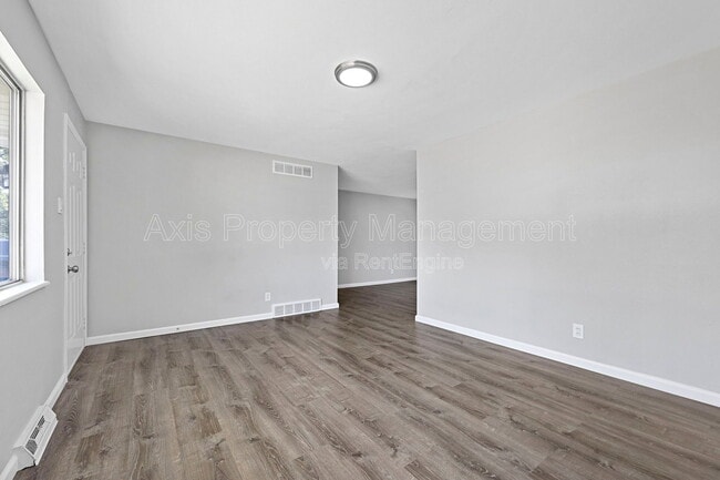 Building Photo - 906 Chula Dr