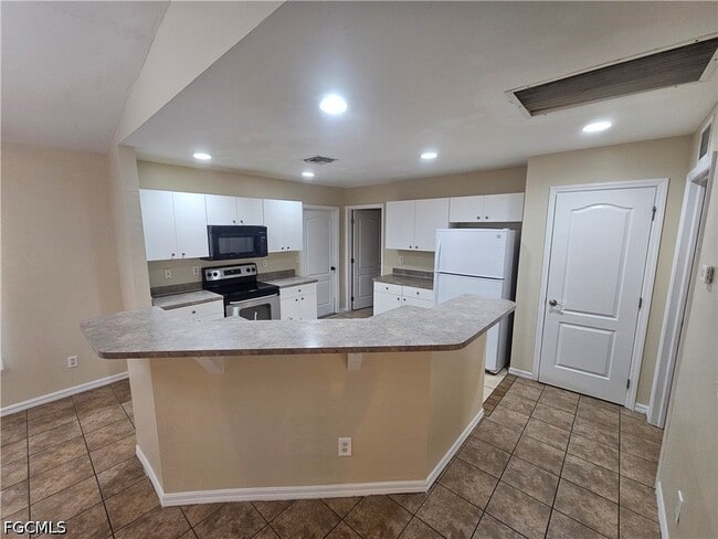 Building Photo - 744 Burns Ave S