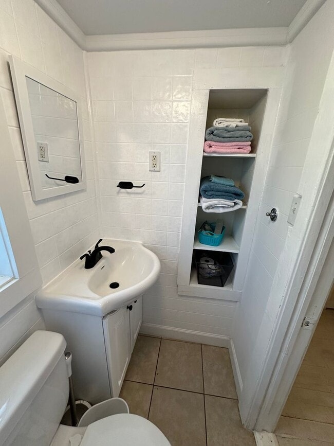 Building Photo - Furnished Studio Available in Pigeon Point