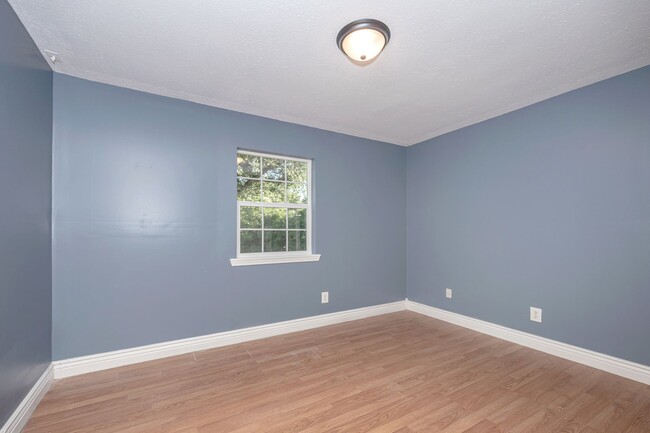 Building Photo - 3 Bed 1 Bath Home In Pascagoula - New Appl...