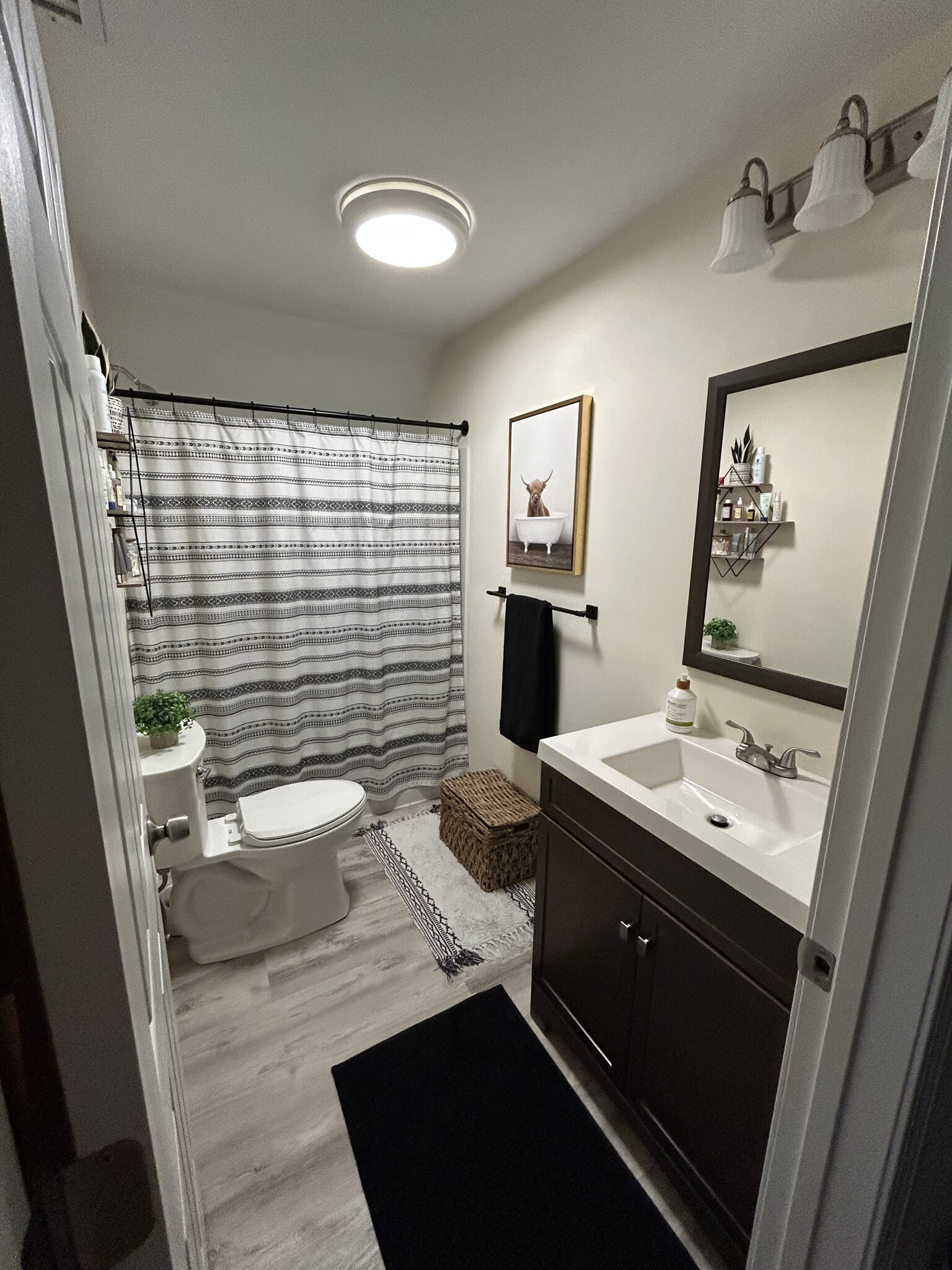 2nd floor full bathroom - 19D Sigourney St