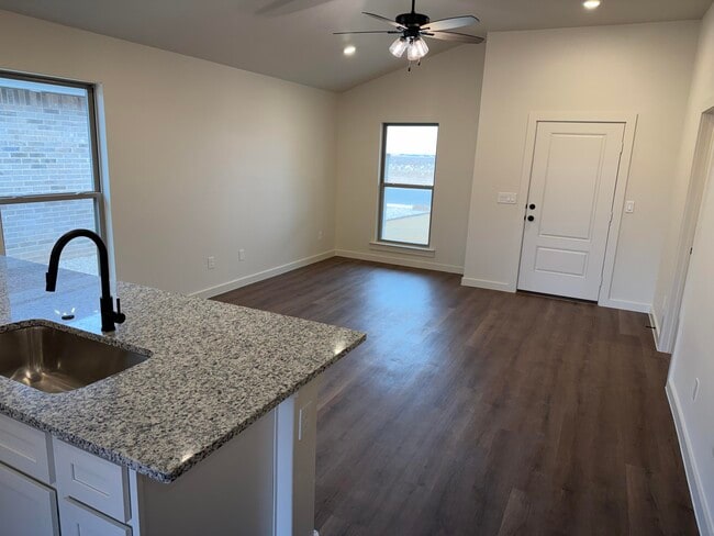 Building Photo - 1305 N Chicago Ave