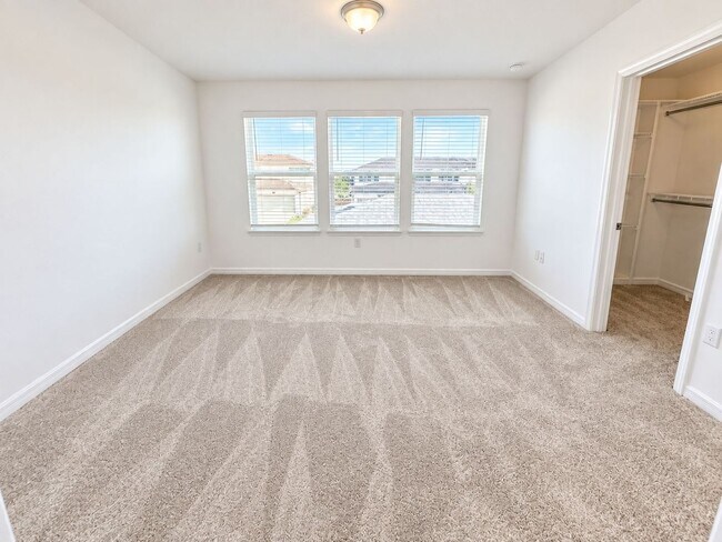 Building Photo - 4540 Orchard View Aly