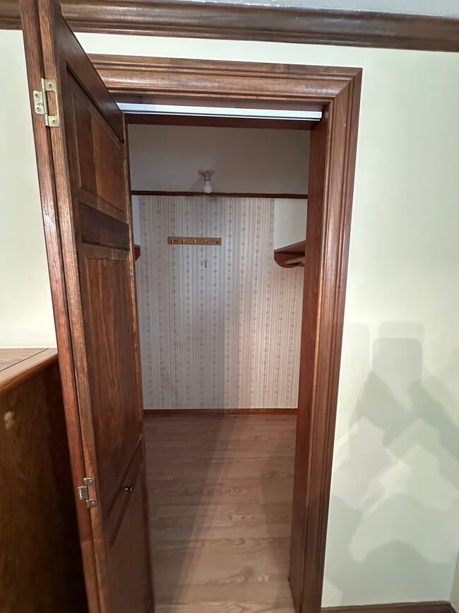 Building Photo - Walnut St.