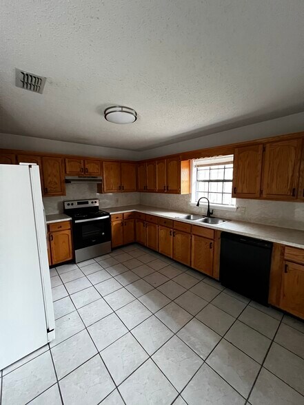 Building Photo - 1547 Guadalajara Ave