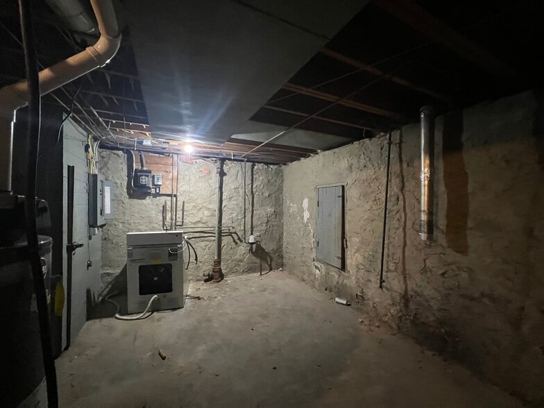 Building Photo - 715 Flieth St