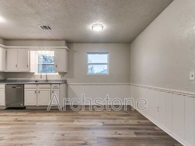 Building Photo - 401 NW 86th St