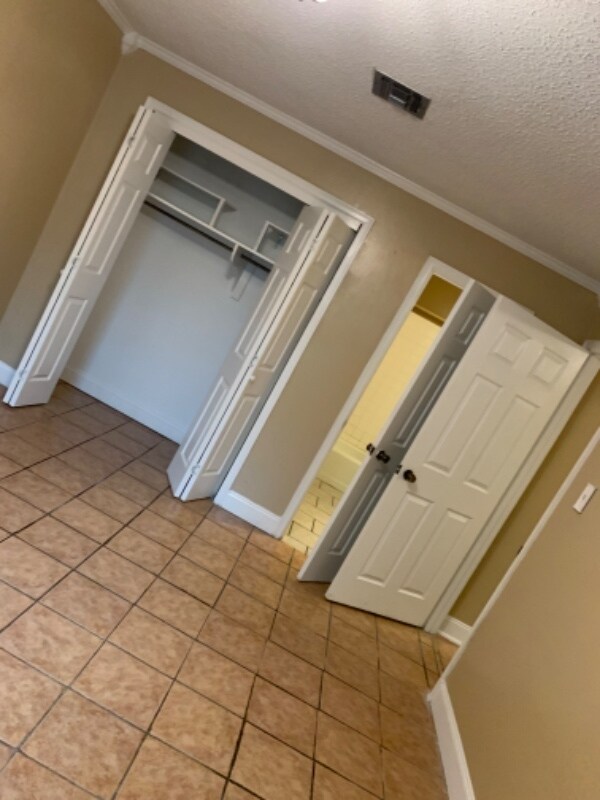 Building Photo - 301 Cascade Dr
