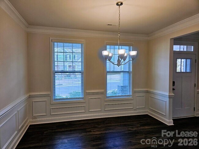 Building Photo - 1127 Walbury Hl