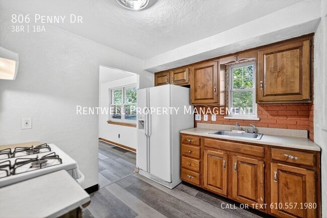 Building Photo - 806 Penny Dr