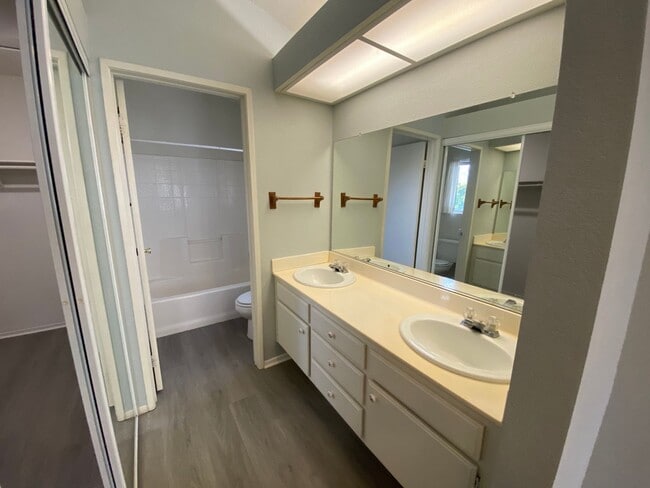 Building Photo - West Lancaster4 bedroom + bonus room