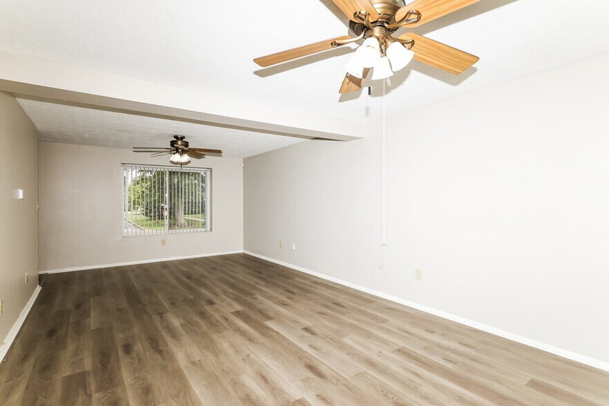 Building Photo - 822 Woodlark Dr