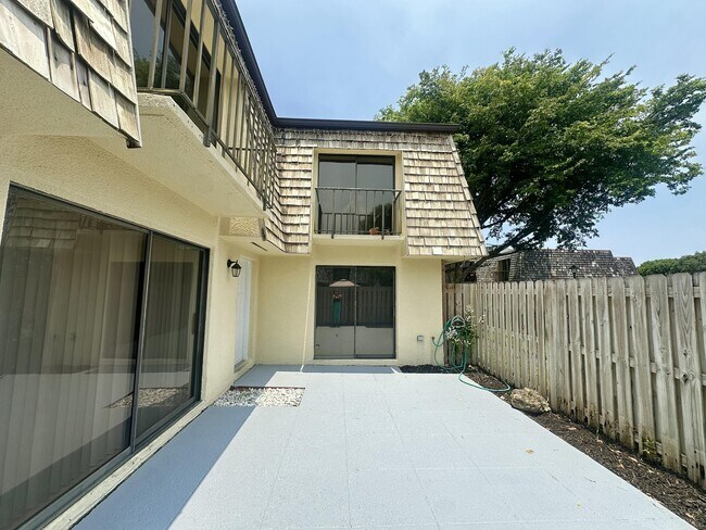 Building Photo - 173 Lake Arbor Dr