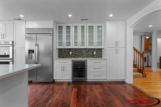Building Photo - Spacious 5-Bedroom Home with Modern Amenit...