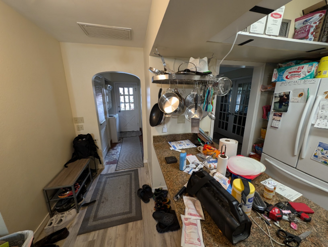 Building Photo - 557 Wilkie St