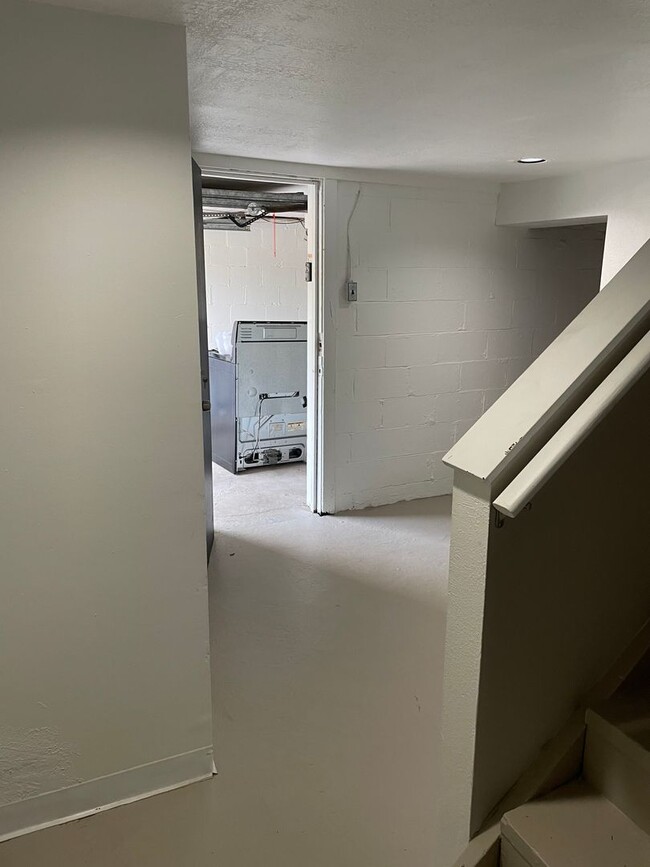 Building Photo - 3 BEDROOM, 1.5 BATH IN PENN HILLS - MOVE-I...