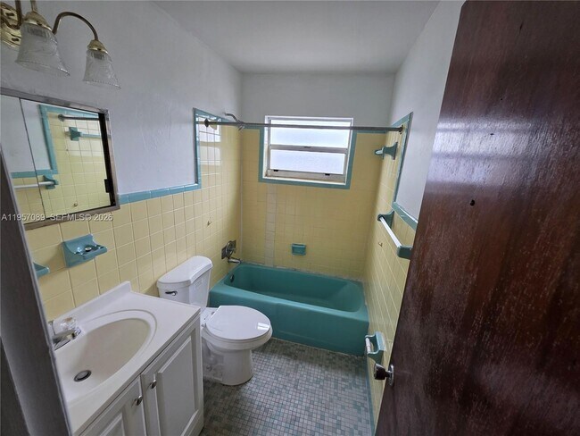 Building Photo - 45 E 11th St