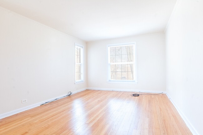 Building Photo - 4240 W Nelson St
