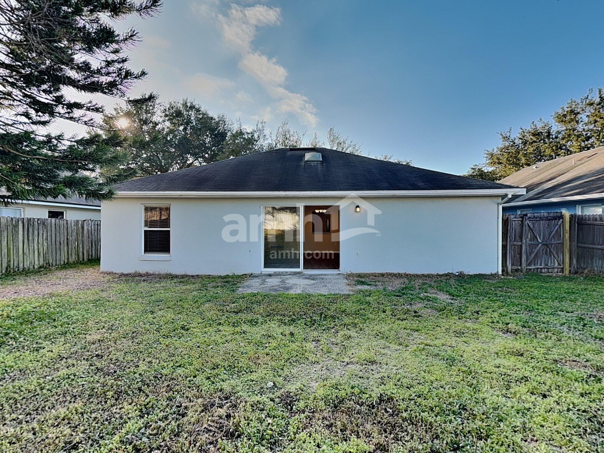 Building Photo - 214 Strada Dr