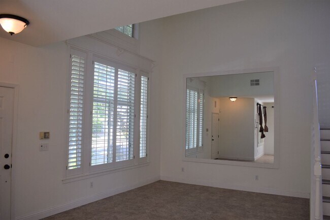 Building Photo - 9456 Cedarview Way