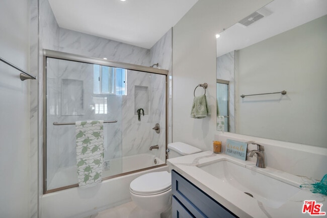Building Photo - 5128 W 133rd St