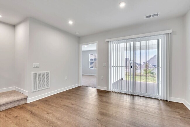 Building Photo - Modern Comfort: 3 Bed, 2.5 Bath Townhome + Primary on Main $2,050/mo rent