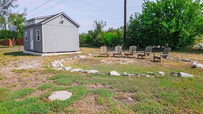 Building Photo - 104 Lazy Oak Pl