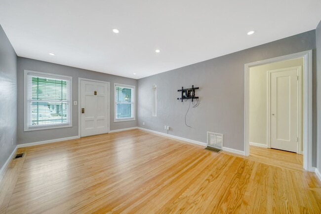 Building Photo - SOUTH SAN FRANCISCO HOME FOR RENT - $4,000/mo