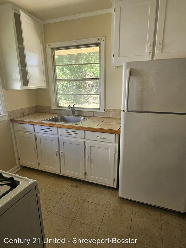 Building Photo - 2 br, 1 bath House - 2647 Olive St.