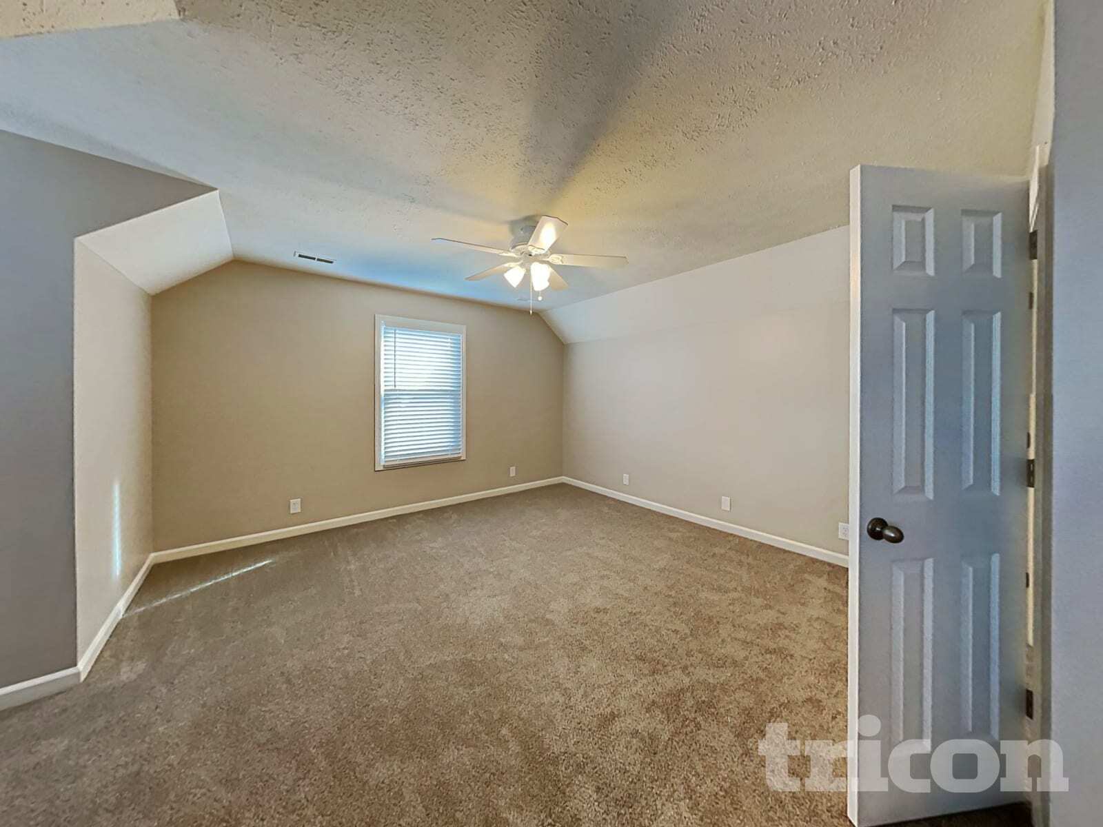 Building Photo - 5013 Claude Dr