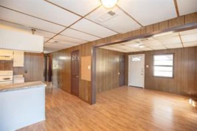 Building Photo - 1805 Oriole Dr