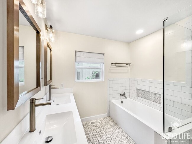 Building Photo - Beautiful 4BD/2.5 BA W/ Updated Bathrooms, A/C, and a Large Backyard in El Cerrito!