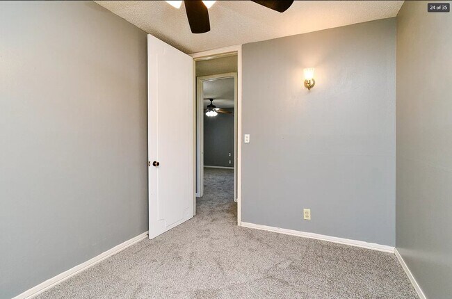 Building Photo - 2511 S Franklin Ave